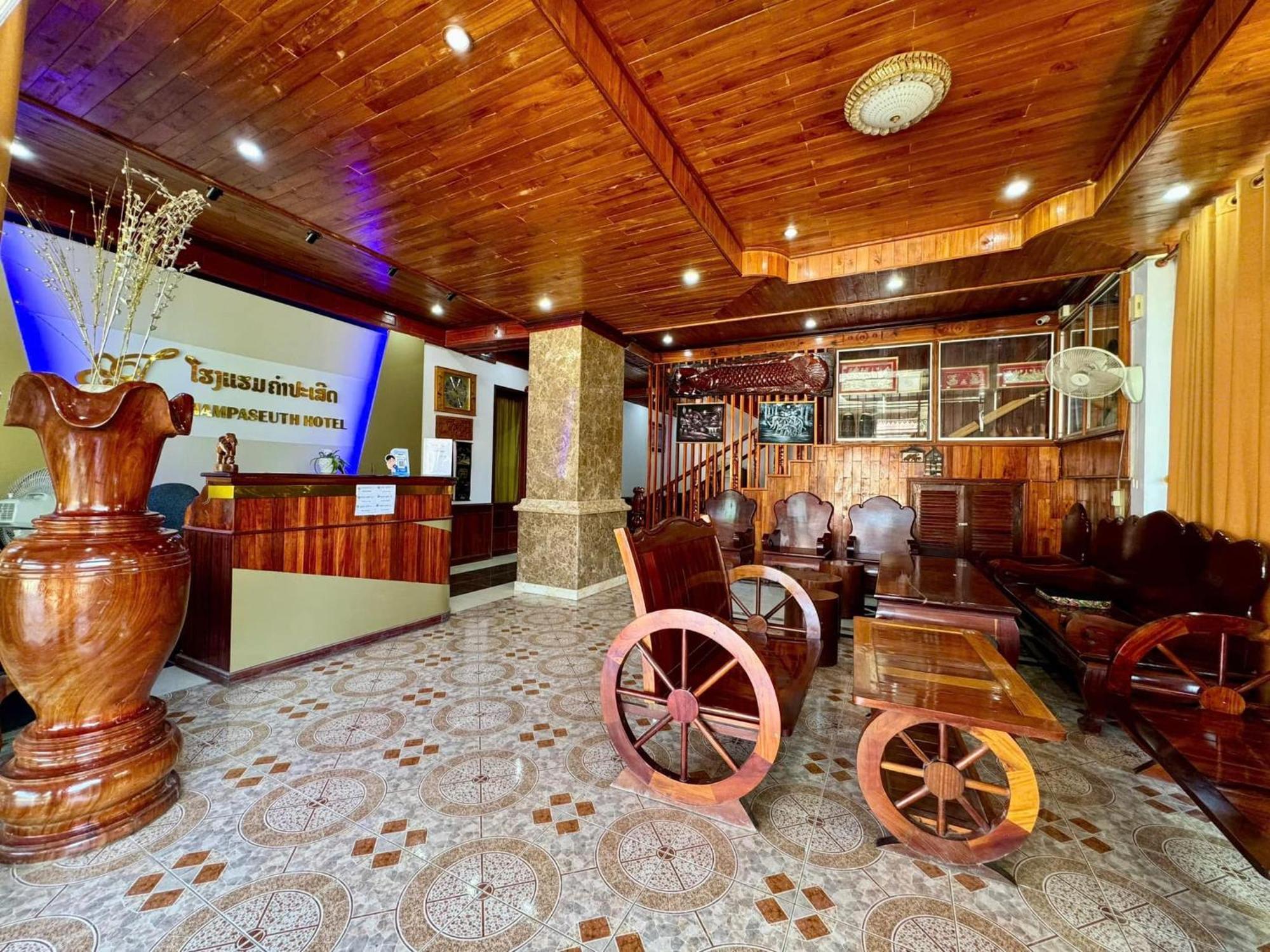 Khampaseuth Hotel Vang Vieng Esterno foto