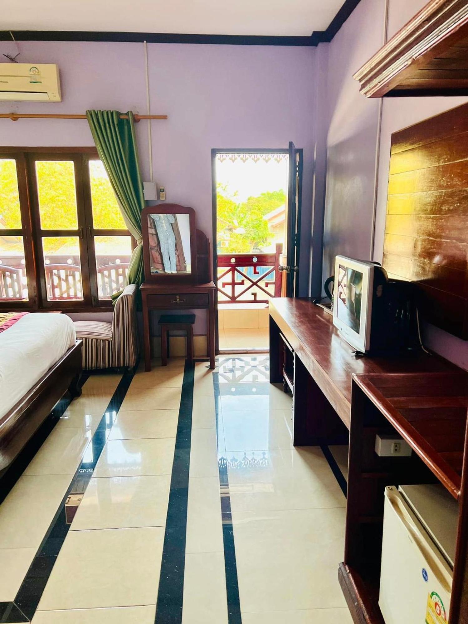 Khampaseuth Hotel Vang Vieng Esterno foto