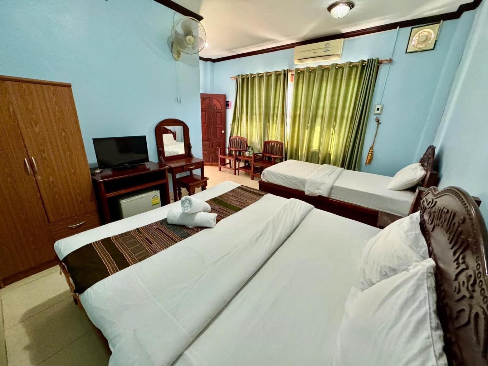 Khampaseuth Hotel Vang Vieng Esterno foto